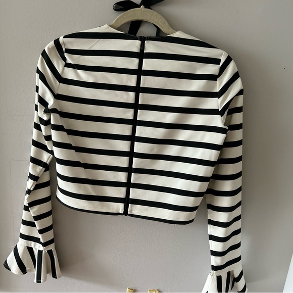 Zara medium sized crew neck top with flared sleeves. - Picture 4 of 4